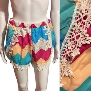 NWT Si Style Multicolor Chevron Shorts – Size L